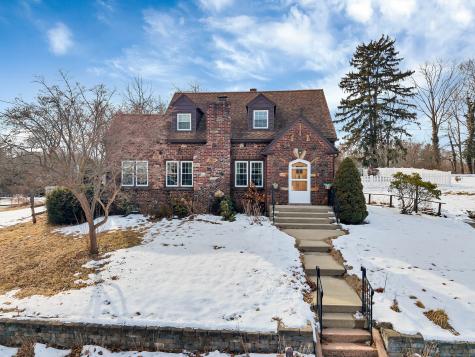 16 Breezy Lane Branford CT 06405