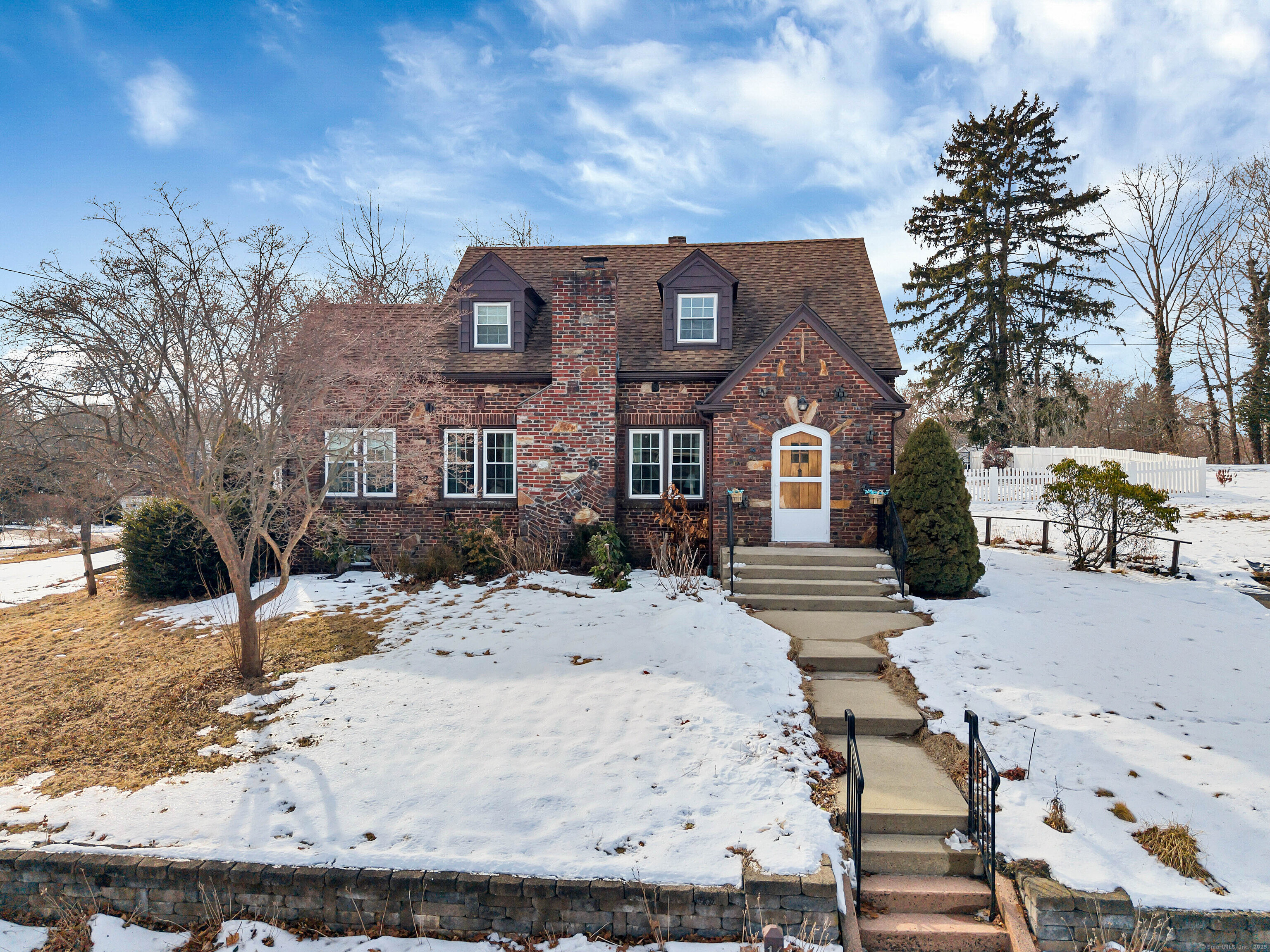 16 Breezy Lane Branford CT 06405