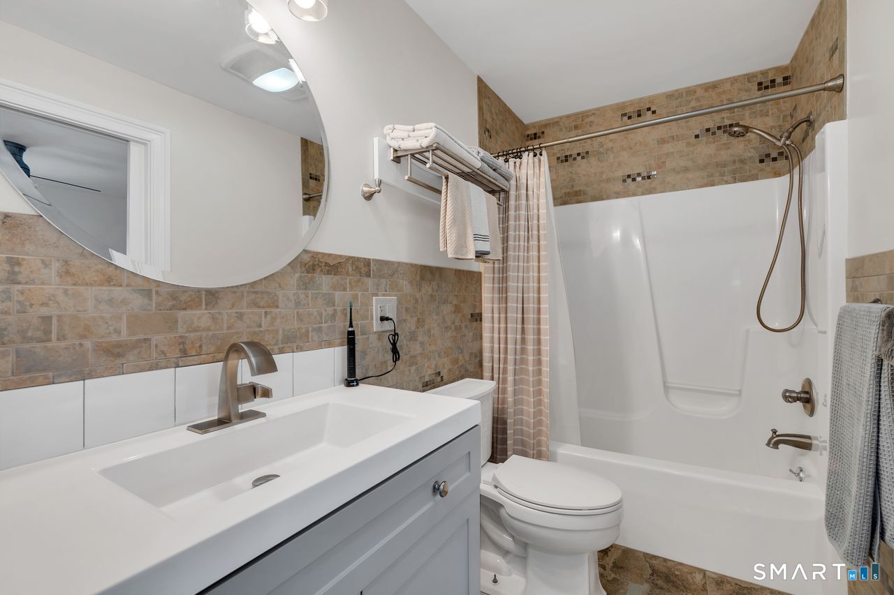 9 Phillip Street East Haven CT 06512