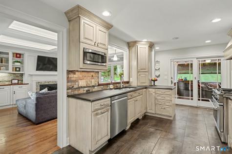 83 Lamplighter Lane Fairfield CT 06825