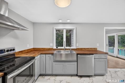 13 Greentree Drive East Lyme CT 06333