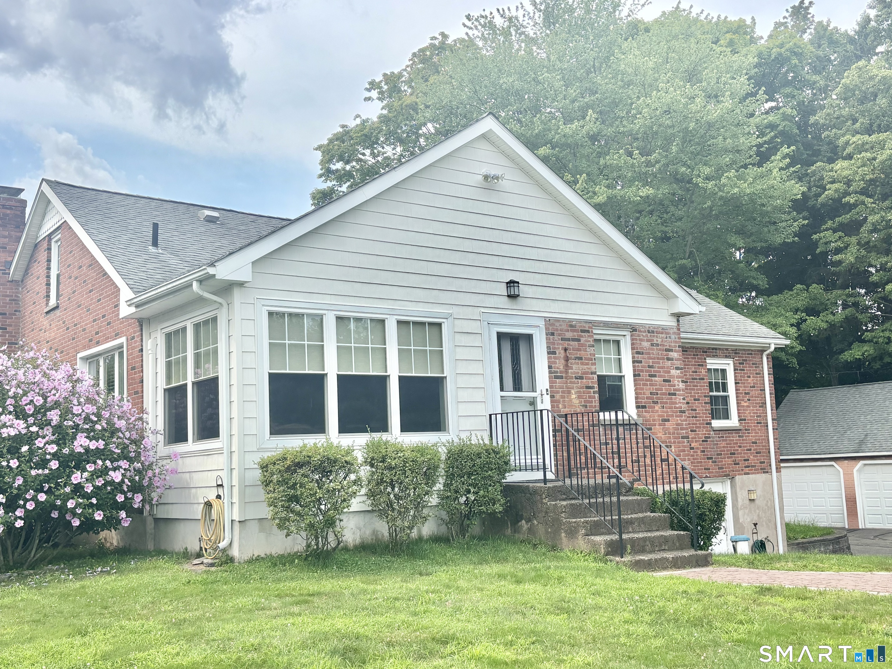 882 Avery Street South Windsor CT 06074