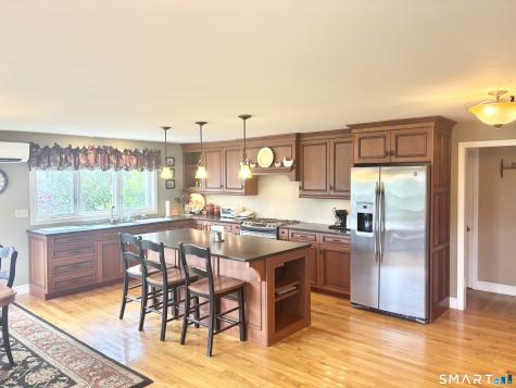 882 Avery Street South Windsor CT 06074