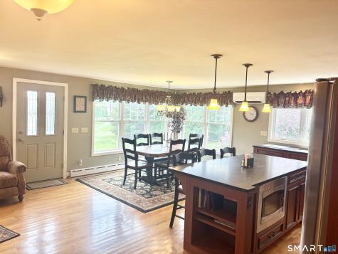 882 Avery Street South Windsor CT 06074