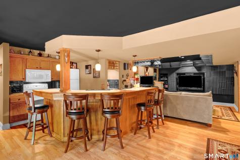 4 Bishop Road Oxford CT 06478