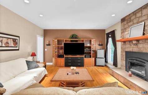 4 Bishop Road Oxford CT 06478