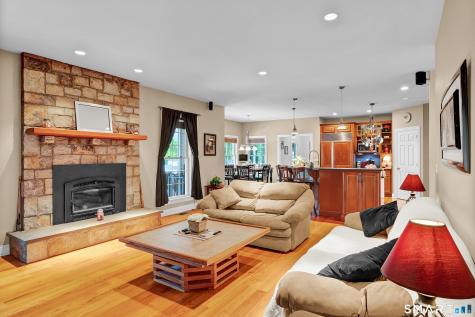 4 Bishop Road Oxford CT 06478