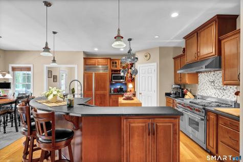 4 Bishop Road Oxford CT 06478