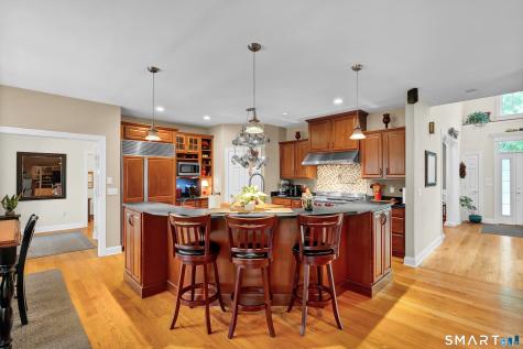 4 Bishop Road Oxford CT 06478