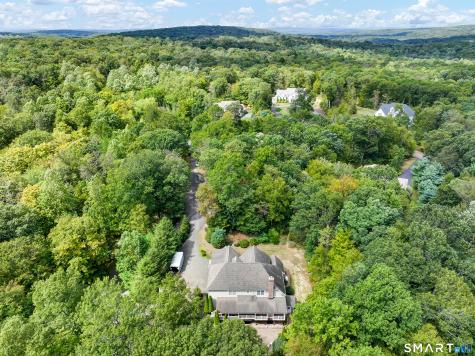4 Bishop Road Oxford CT 06478
