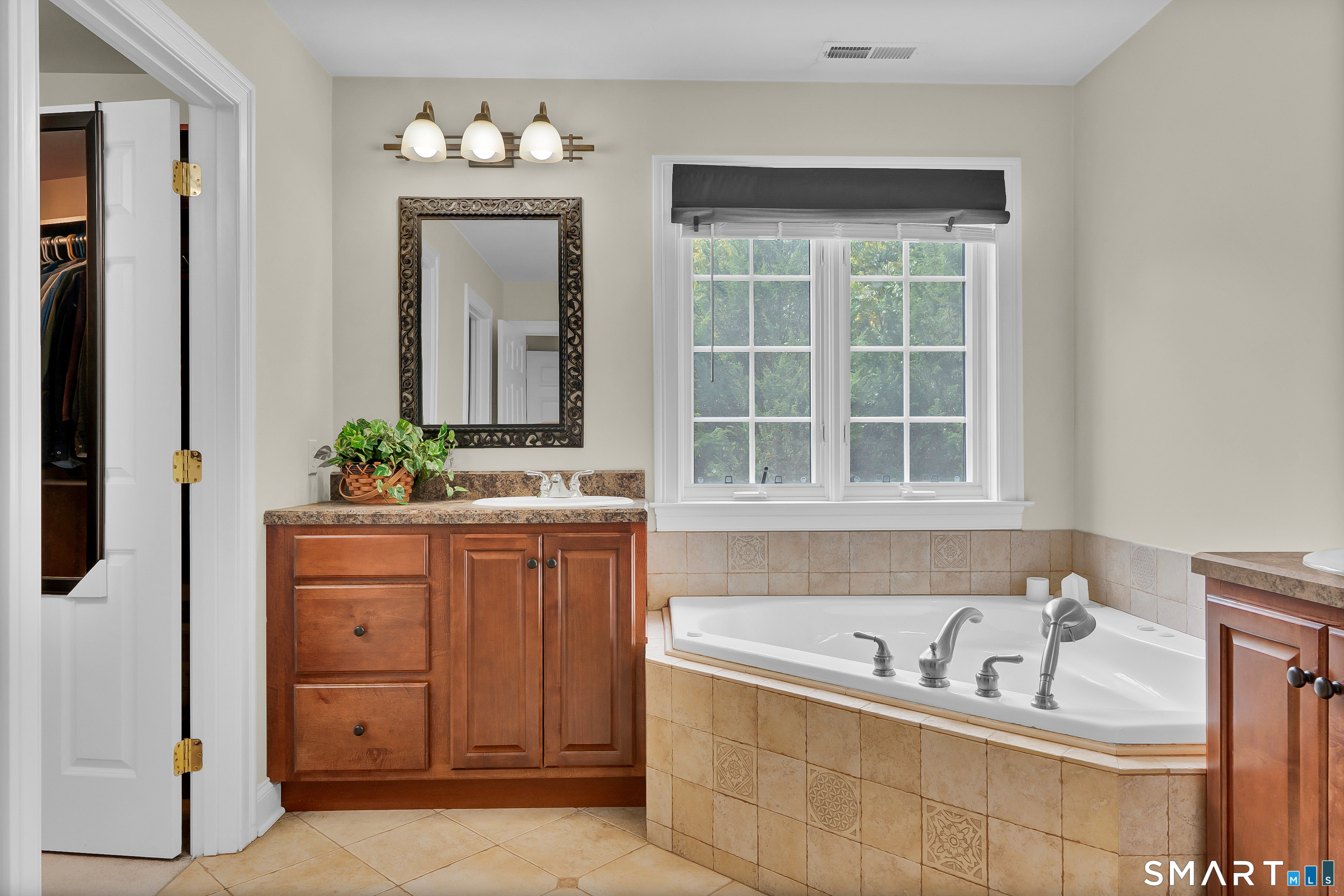 4 Bishop Road Oxford CT 06478