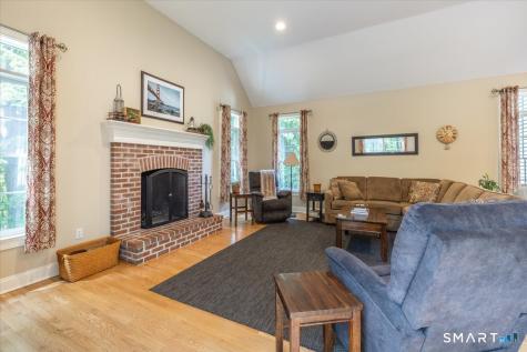 7 Pinnacle Drive Newtown CT 06470