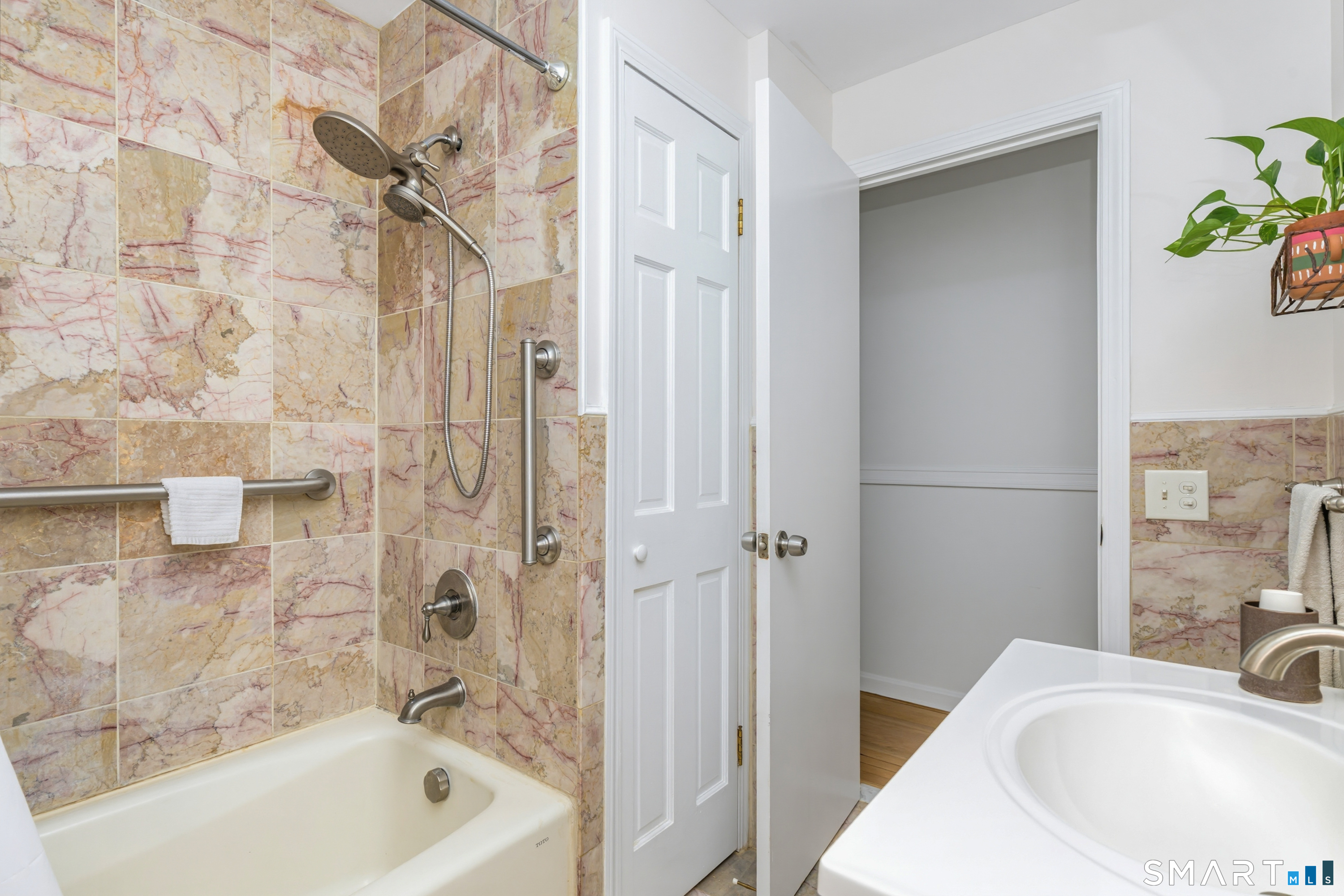 435 West Shepard Avenue Hamden CT 06514