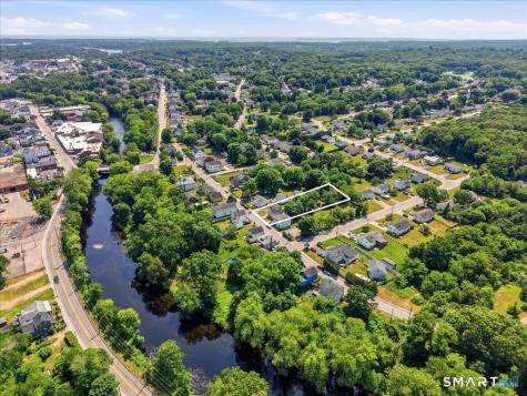 100 Stillman Avenue Stonington CT 06379