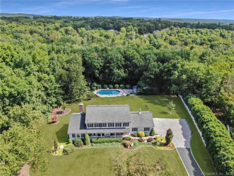 11 Carriage Lane New Fairfield CT 06812