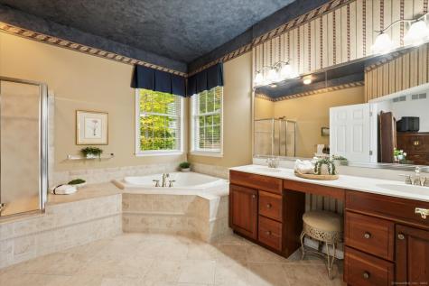 30 Vista Way Bloomfield CT 06002