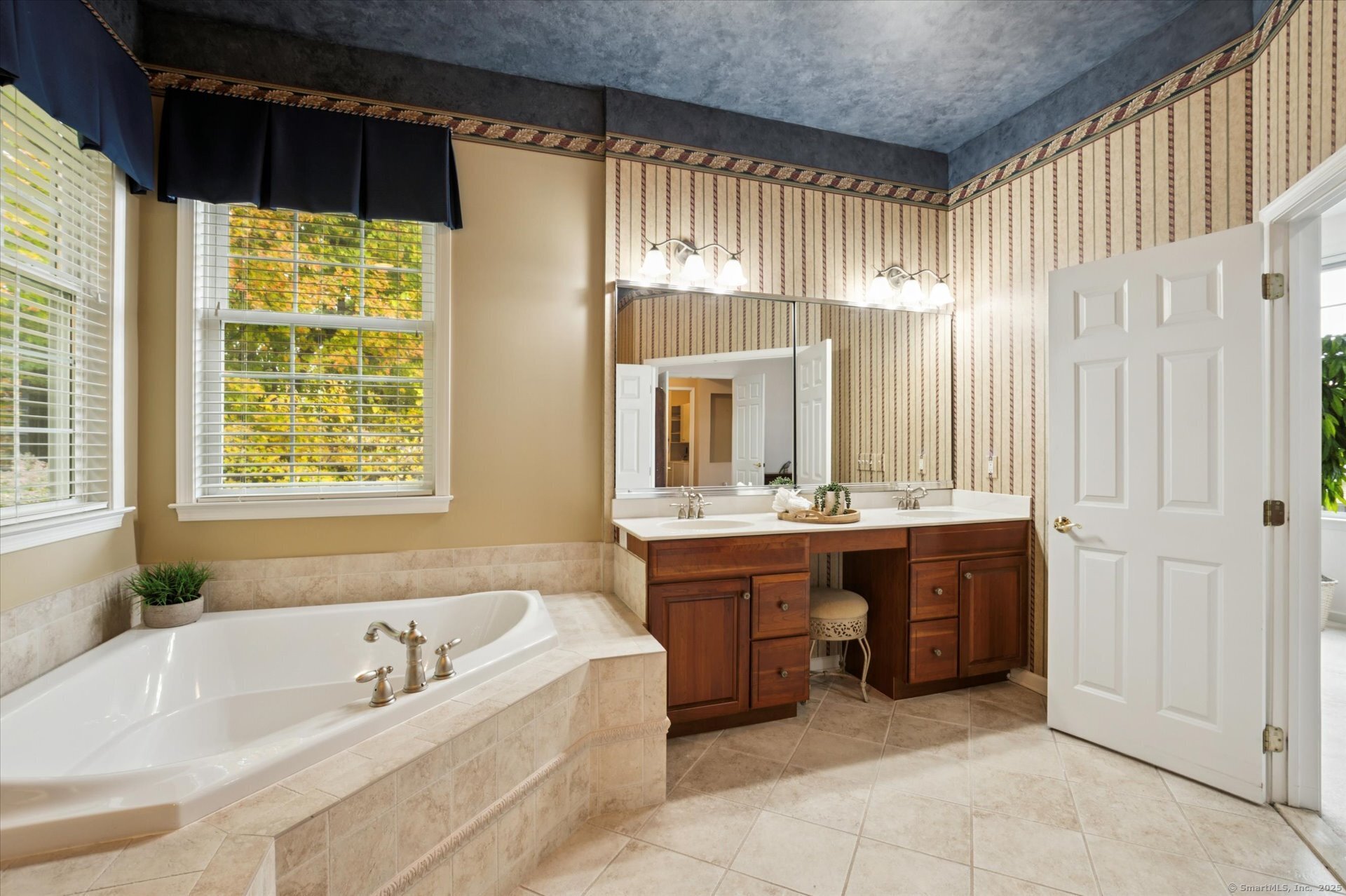 30 Vista Way Bloomfield CT 06002