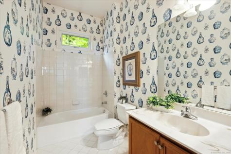 30 Vista Way Bloomfield CT 06002