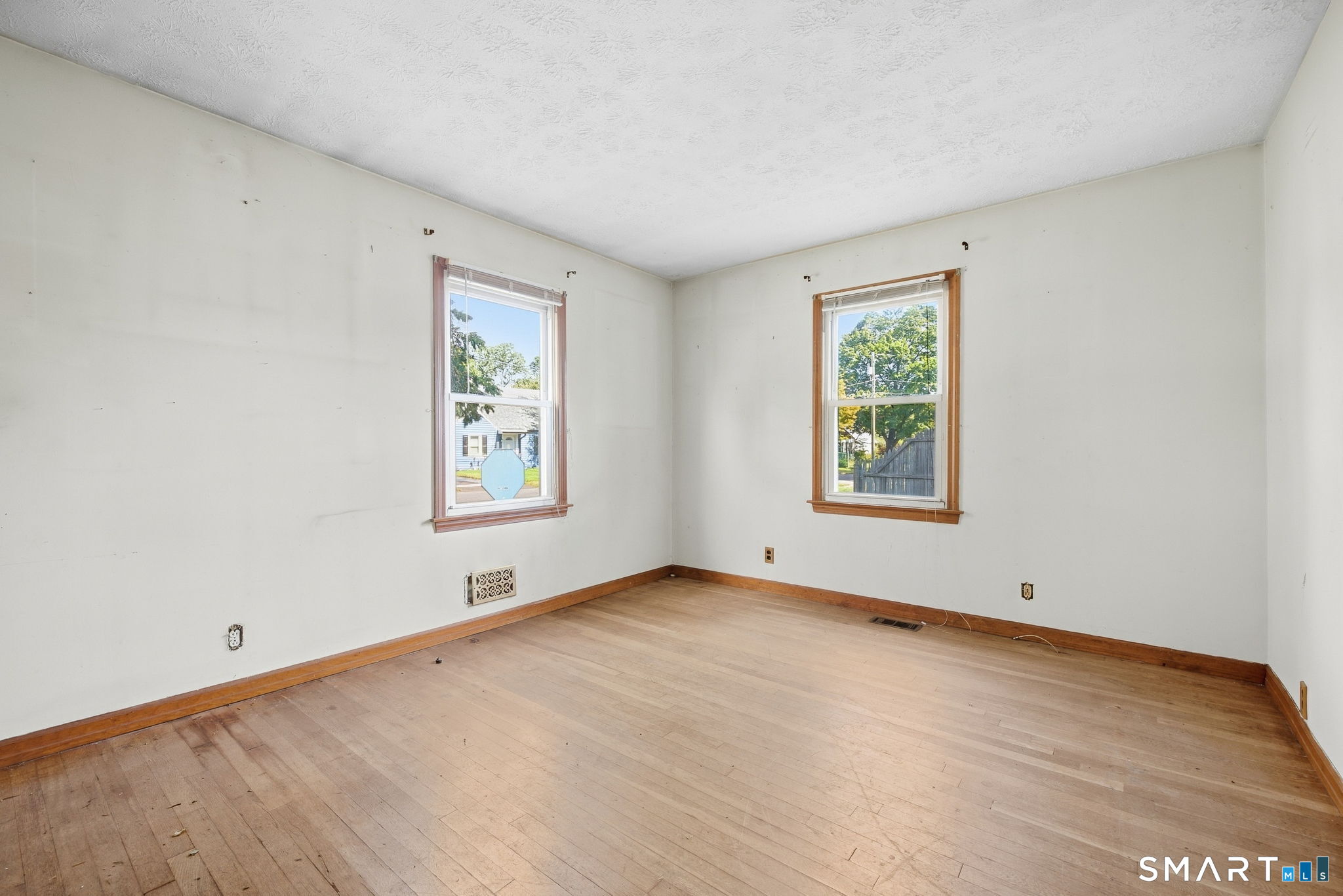 27 Hockanum Drive East Hartford CT 06118
