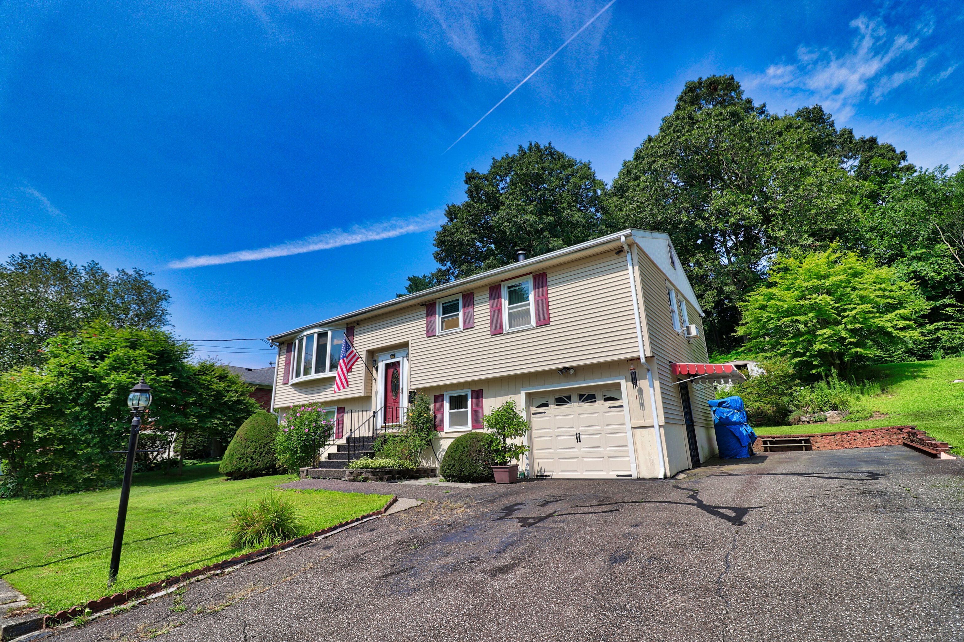77 Carnation Lane Waterbury CT 06704