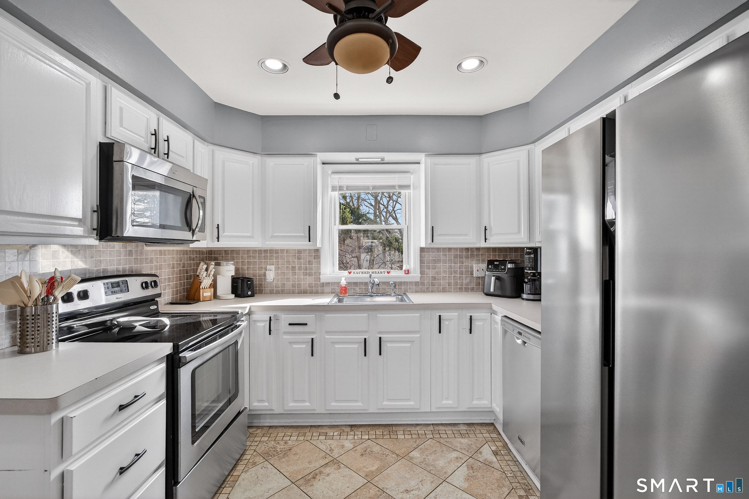 563 Lakeside Drive Bridgeport CT 06606