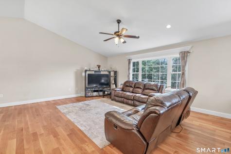 26-R Hoinski Way Ansonia CT 06401