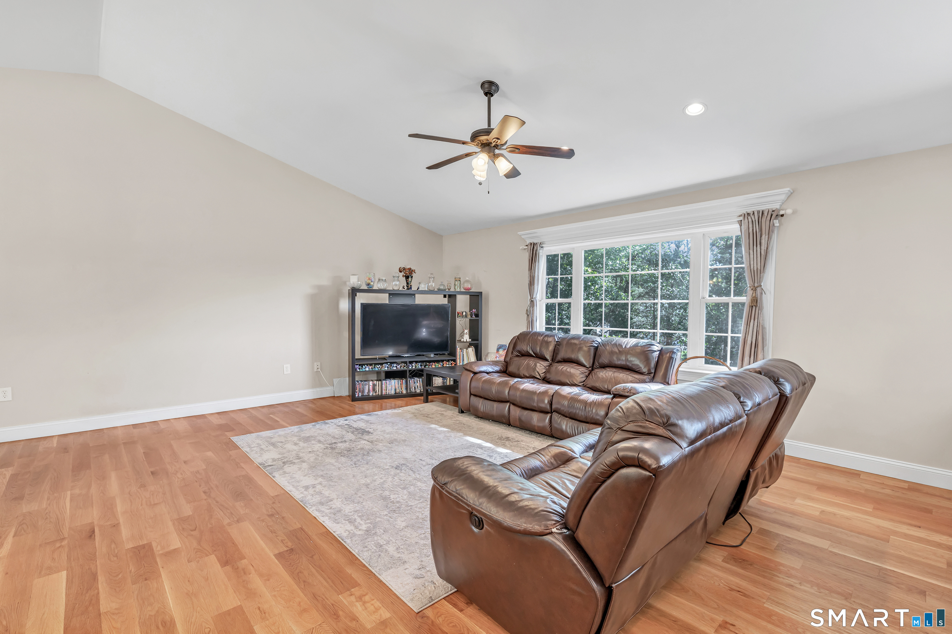 26-R Hoinski Way Ansonia CT 06401