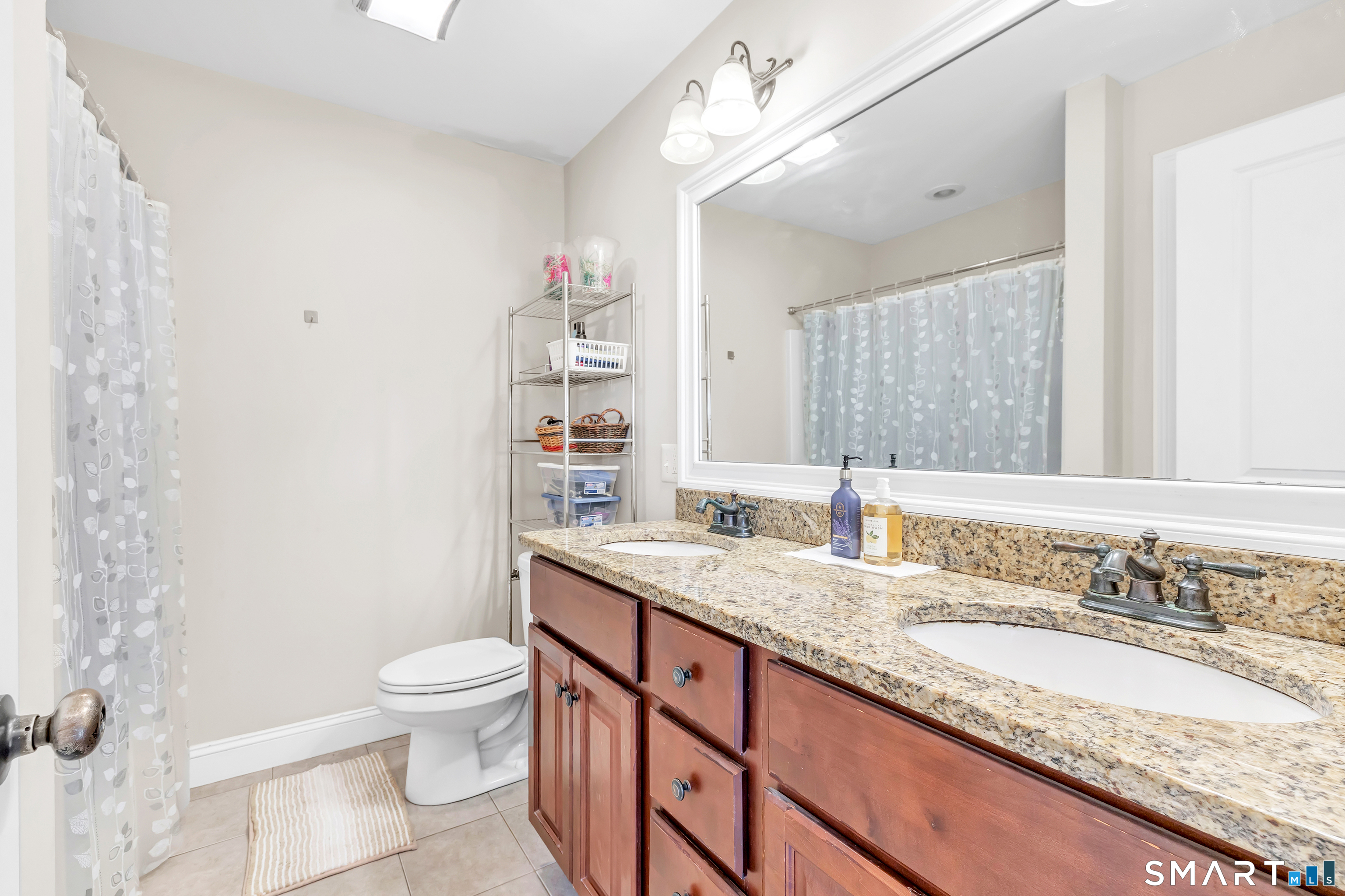 26-R Hoinski Way Ansonia CT 06401