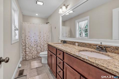 26-R Hoinski Way Ansonia CT 06401