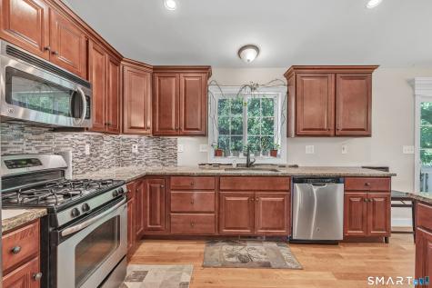 26-R Hoinski Way Ansonia CT 06401