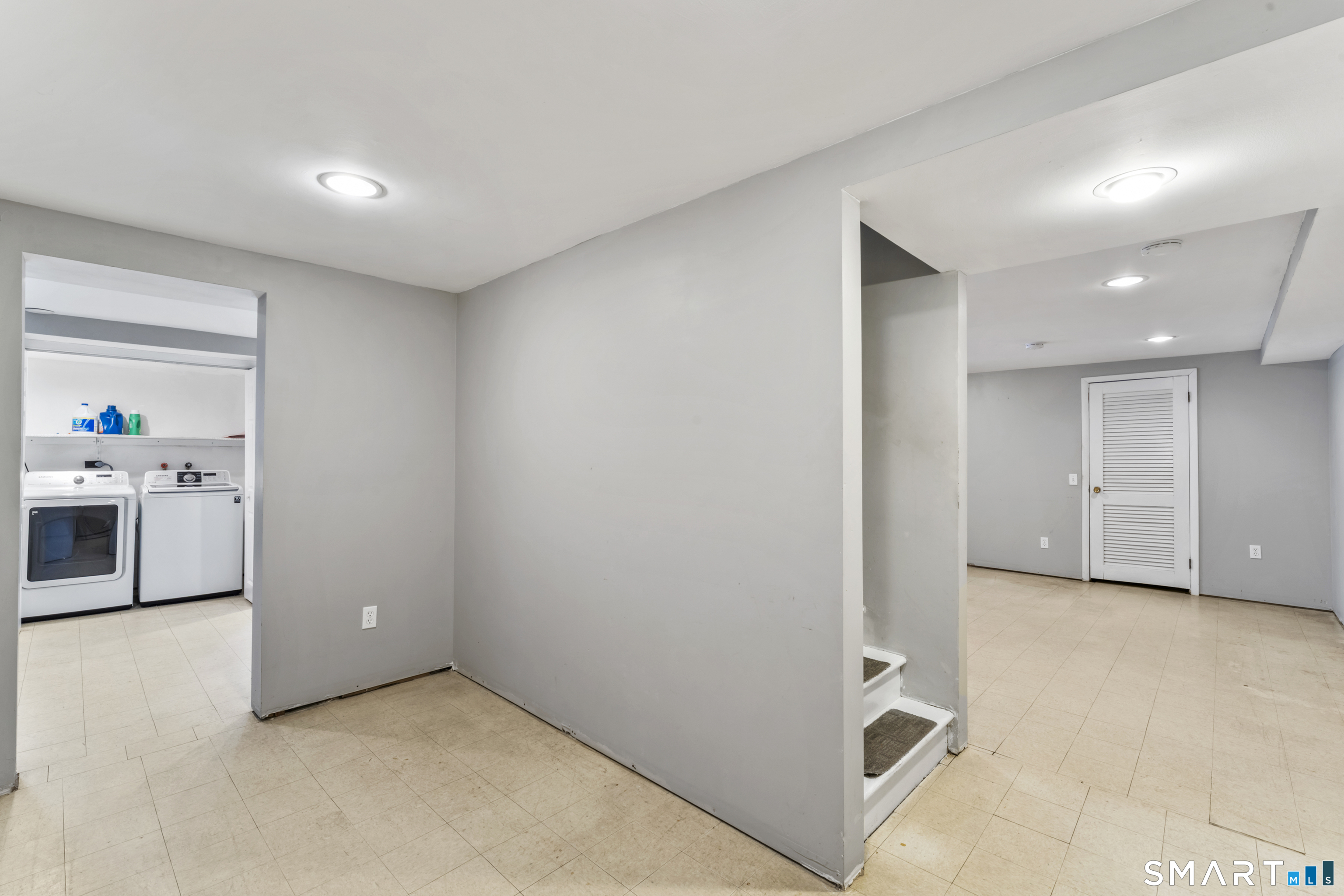6 Crestwood Drive Newtown CT 06482