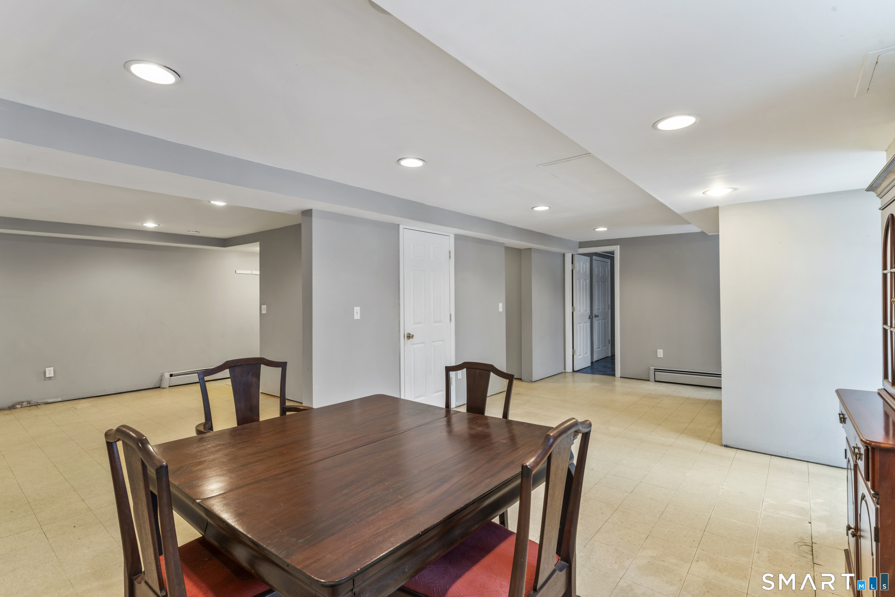 6 Crestwood Drive Newtown CT 06482