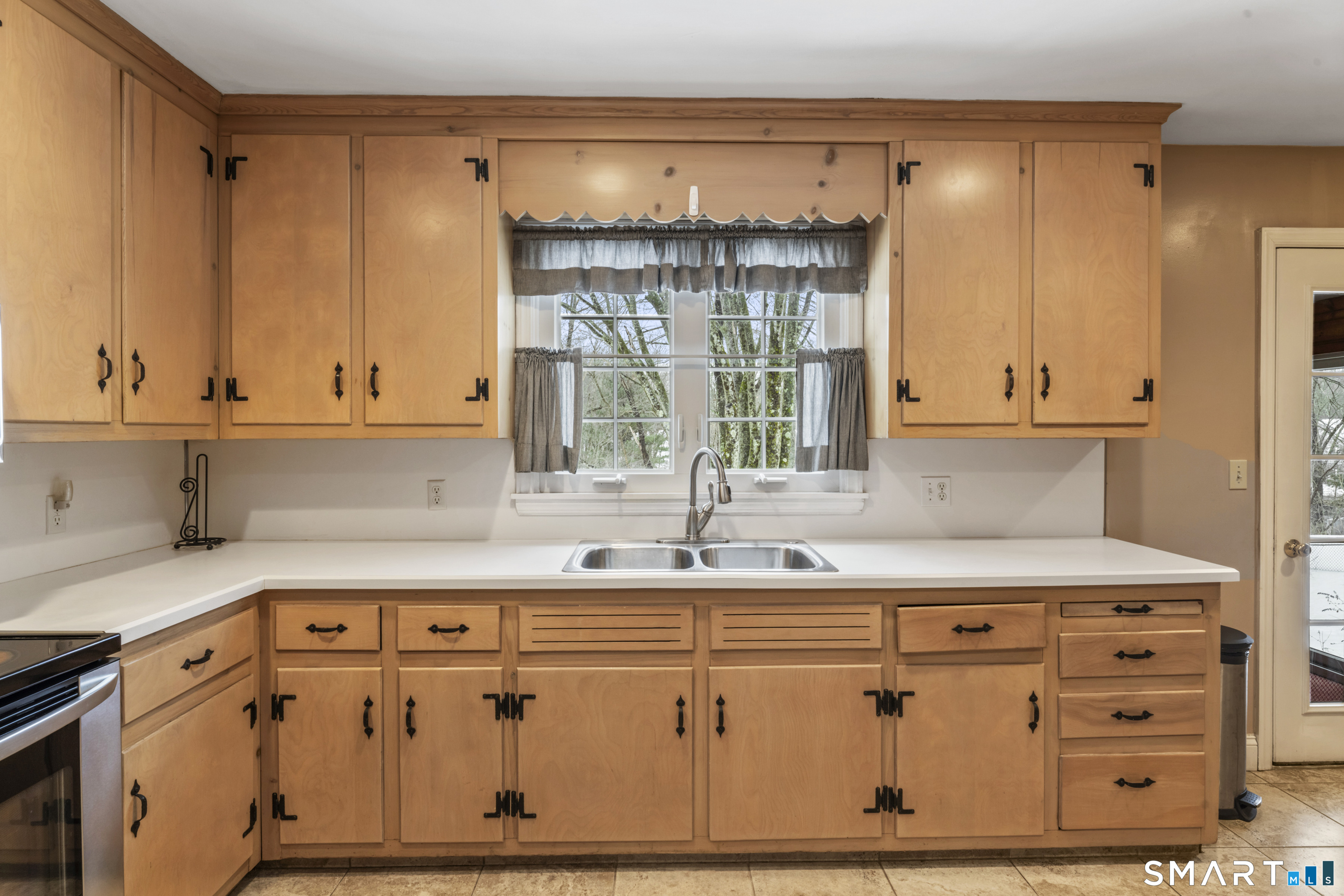 6 Crestwood Drive Newtown CT 06482