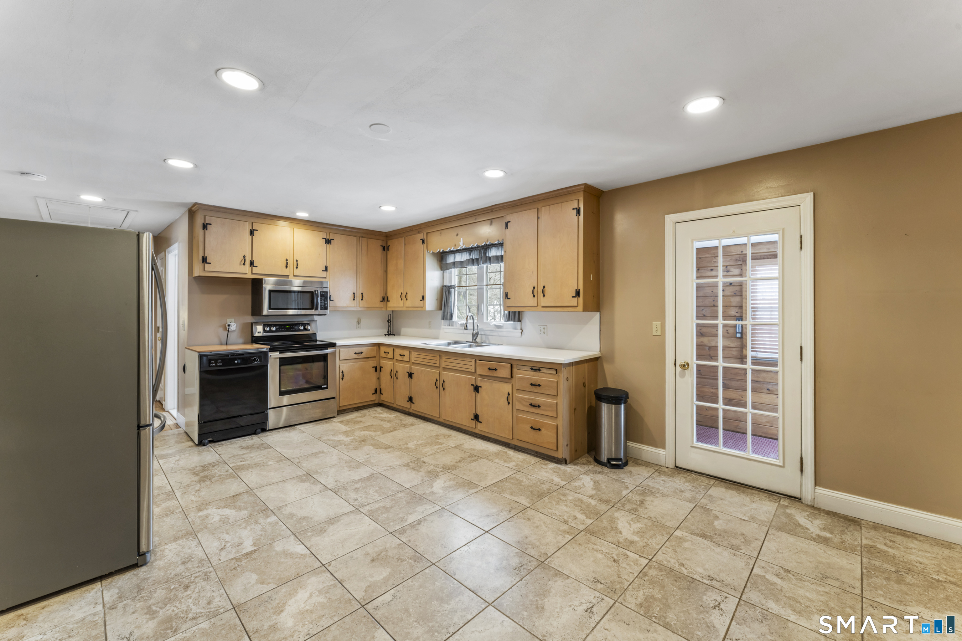 6 Crestwood Drive Newtown CT 06482