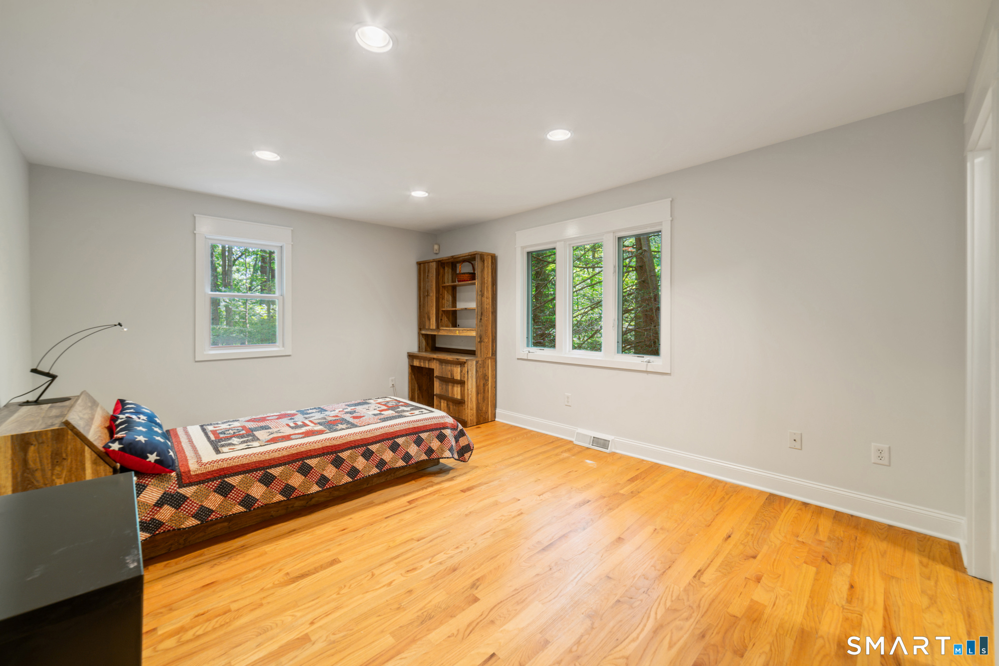 17 Bradley Lane Newtown CT 06482