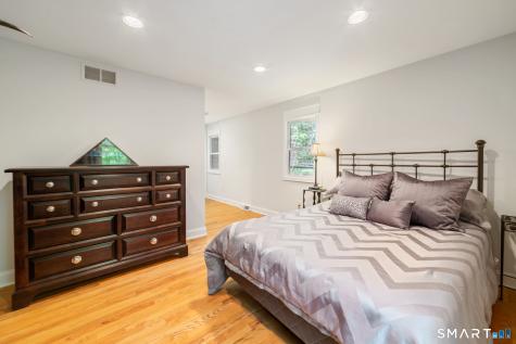 17 Bradley Lane Newtown CT 06482