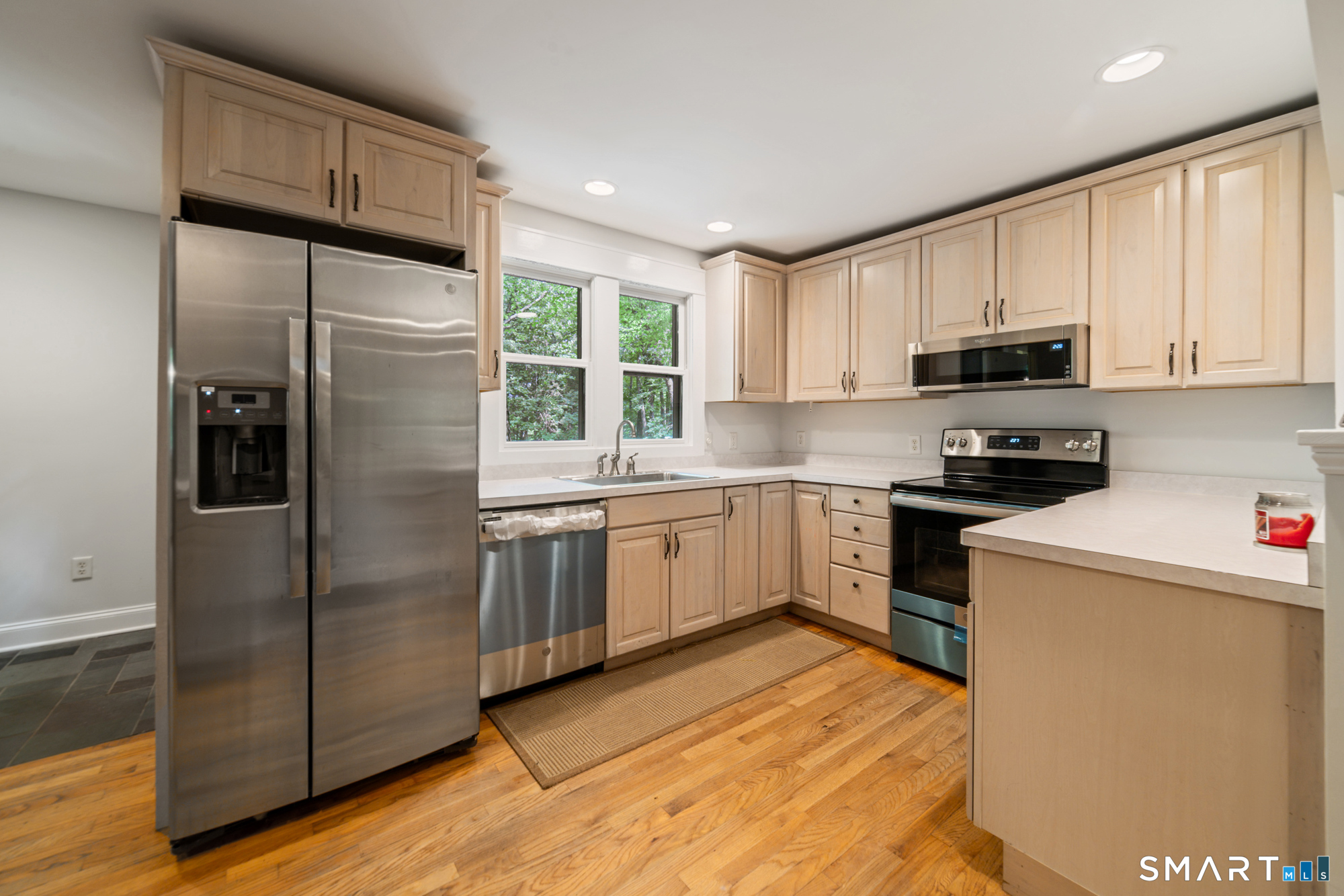 17 Bradley Lane Newtown CT 06482