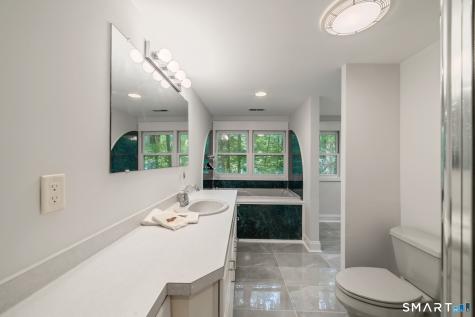 17 Bradley Lane Newtown CT 06482