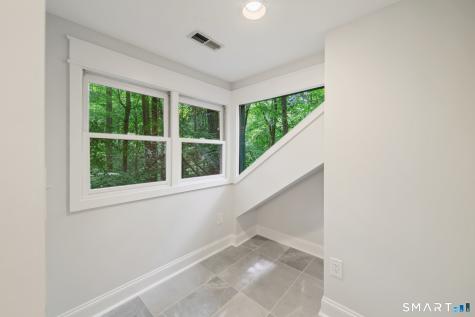 17 Bradley Lane Newtown CT 06482