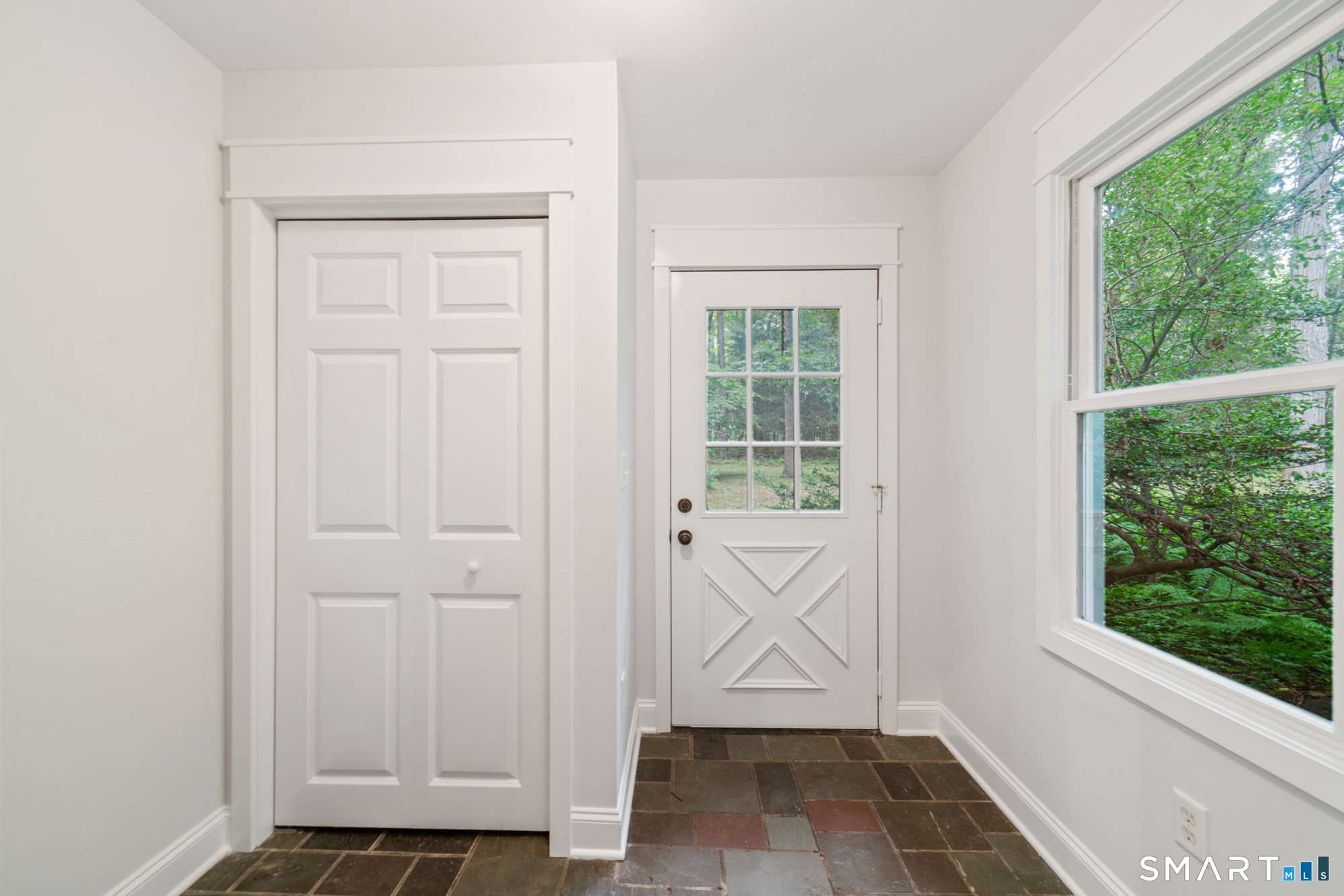 17 Bradley Lane Newtown CT 06482