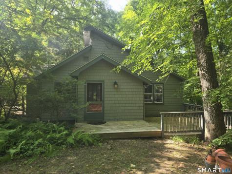 17 Bradley Lane Newtown CT 06482