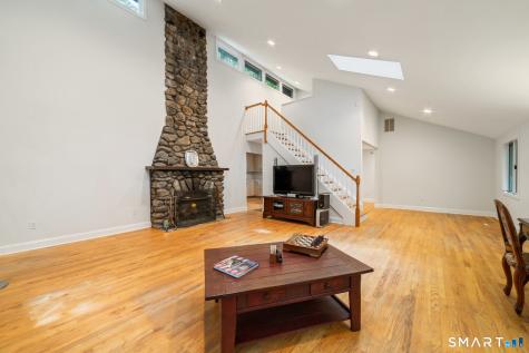 17 Bradley Lane Newtown CT 06482