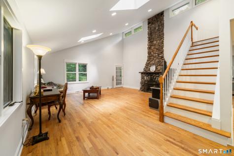 17 Bradley Lane Newtown CT 06482