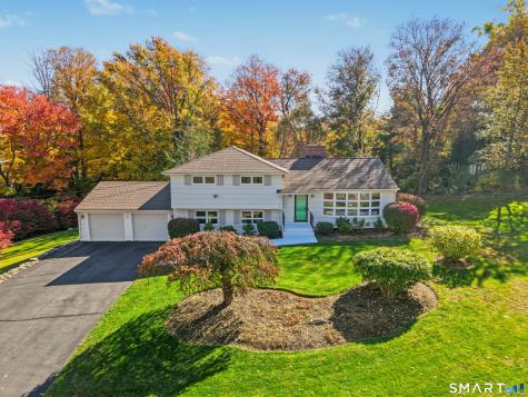 44 Geraldine Circle Trumbull CT 06611