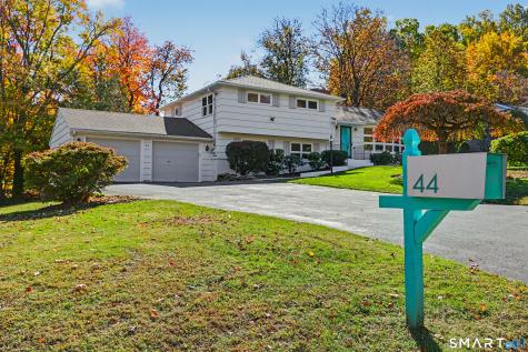 44 Geraldine Circle Trumbull CT 06611