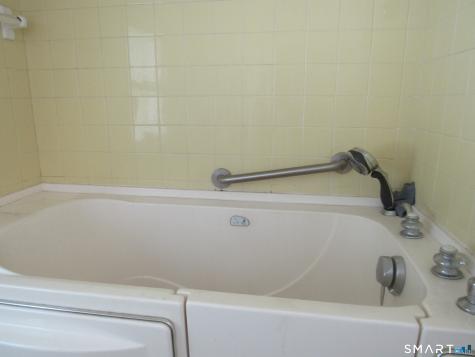 33 Hillcrest Avenue West Haven CT 06516