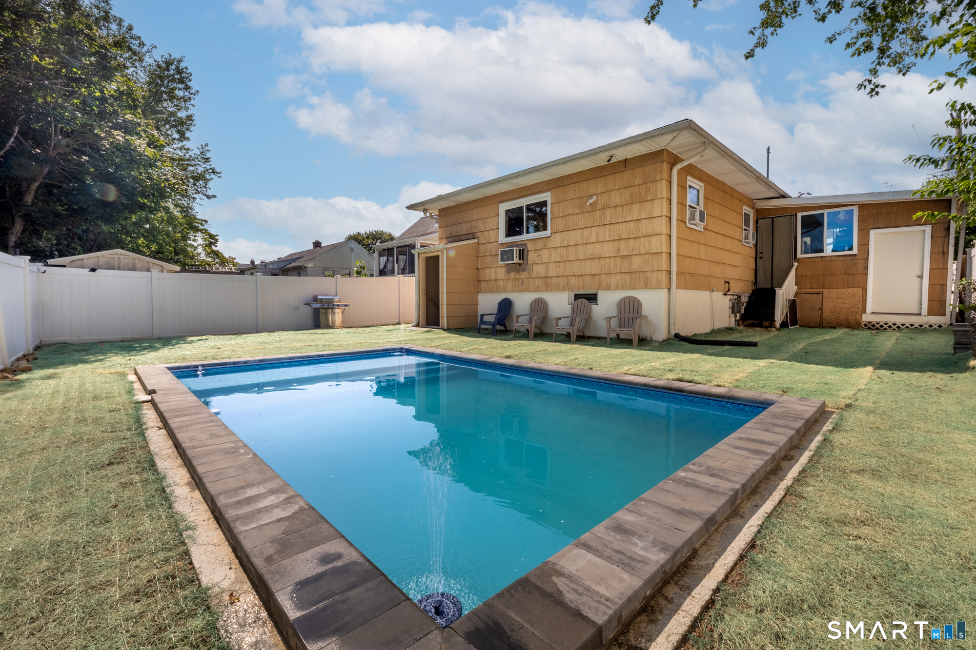 203 Robin Street Bridgeport CT 06606