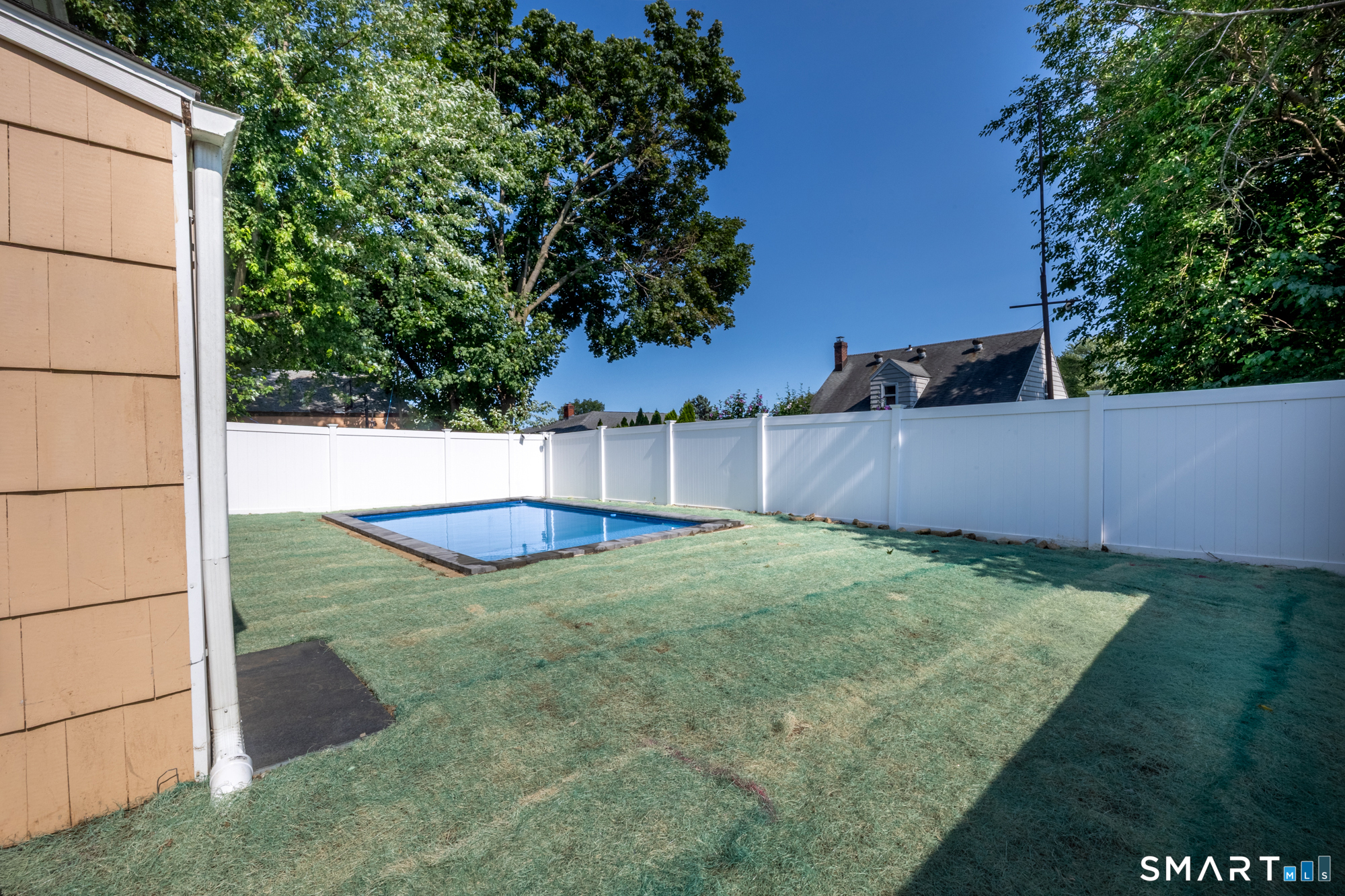 203 Robin Street Bridgeport CT 06606