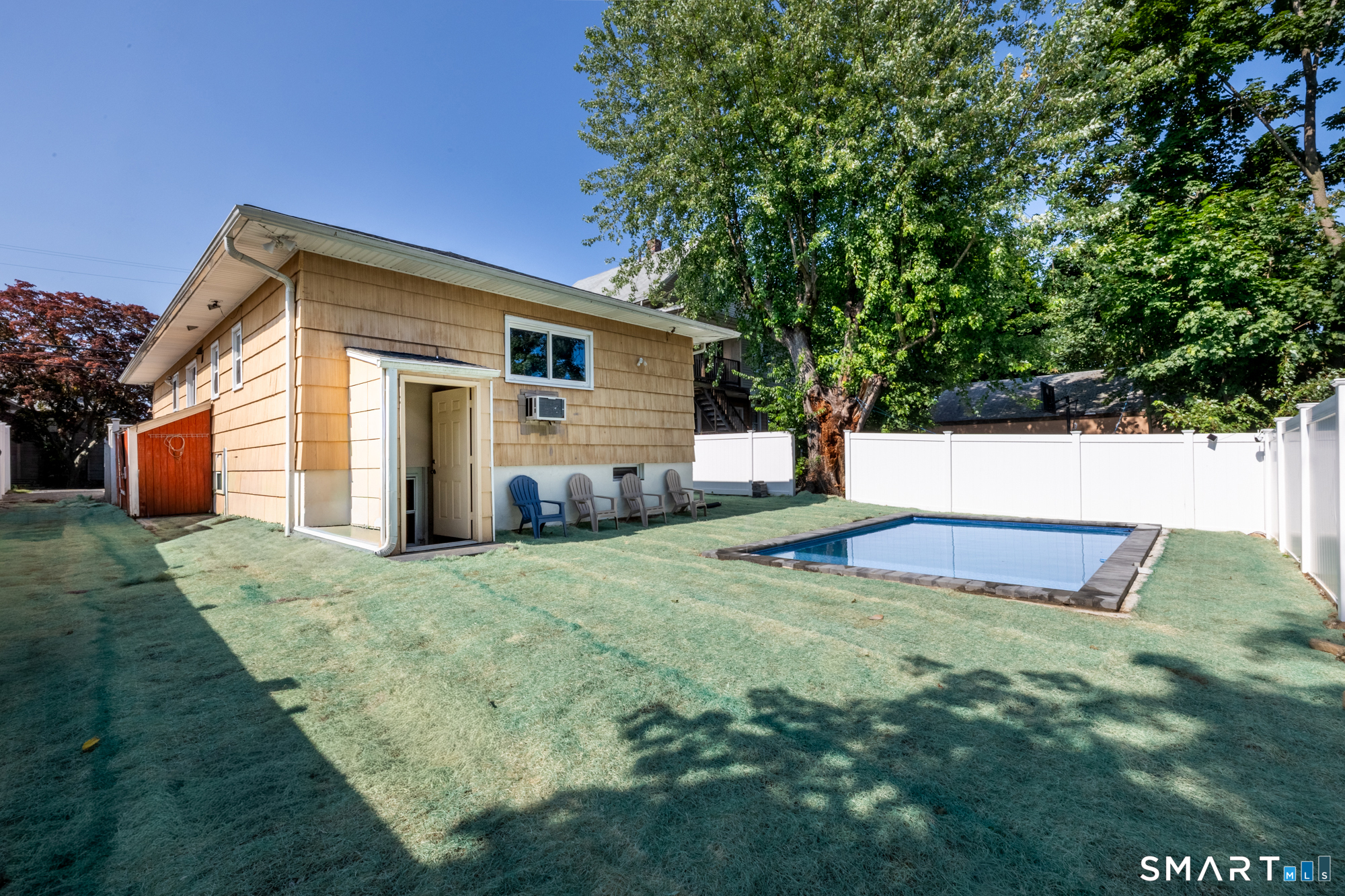 203 Robin Street Bridgeport CT 06606