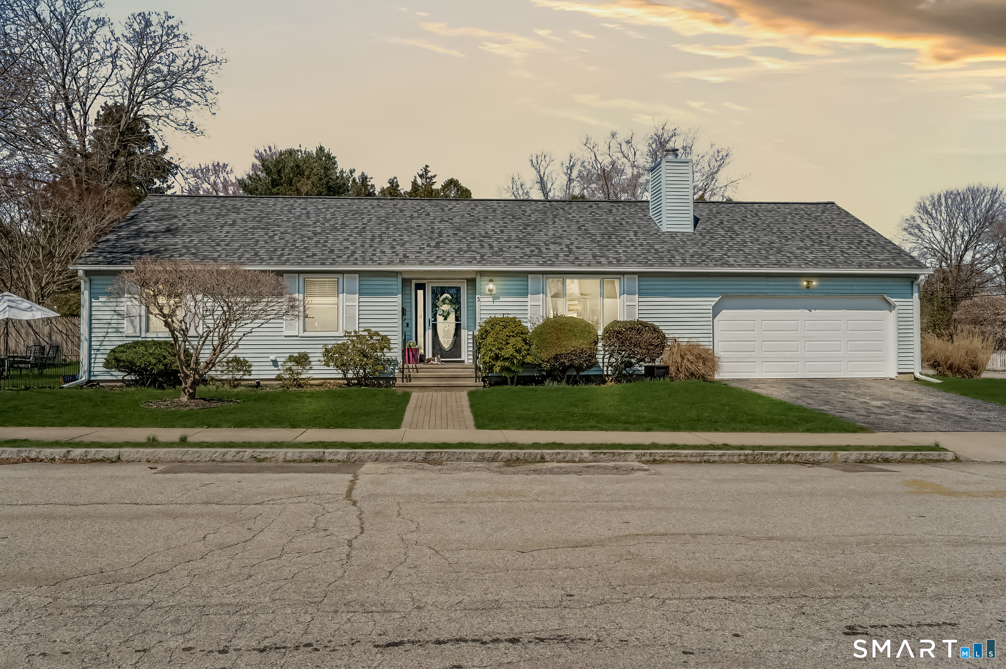 5 Penny Lane New London CT 06320